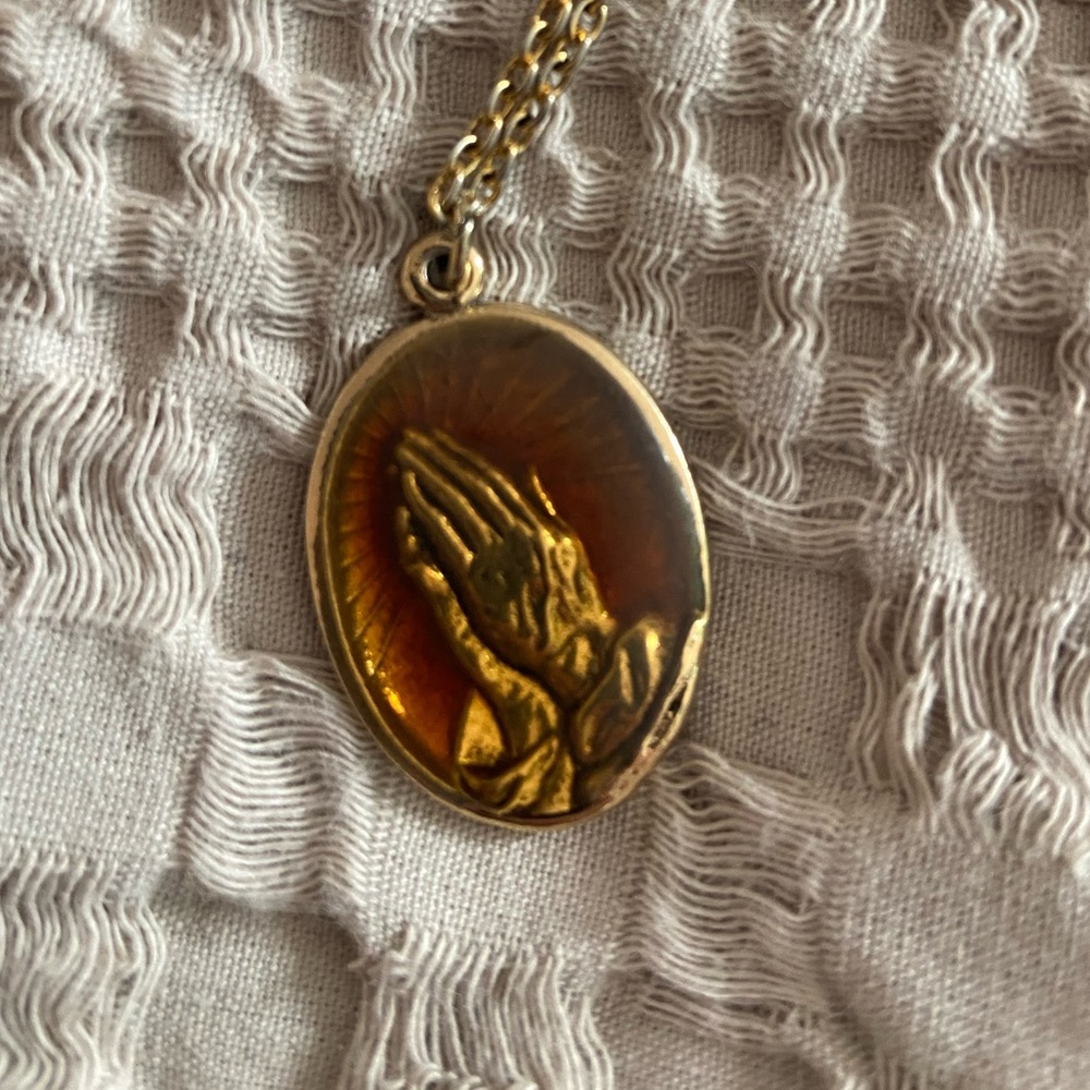 Vintage Gold Praying Hands Pendant Necklace